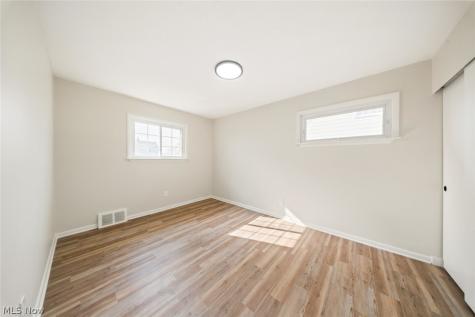5850 Doris Drive Brook Park OH 44142