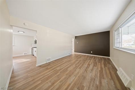 5850 Doris Drive Brook Park OH 44142