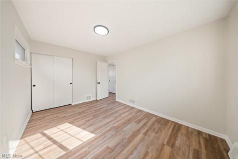 5850 Doris Drive Brook Park OH 44142