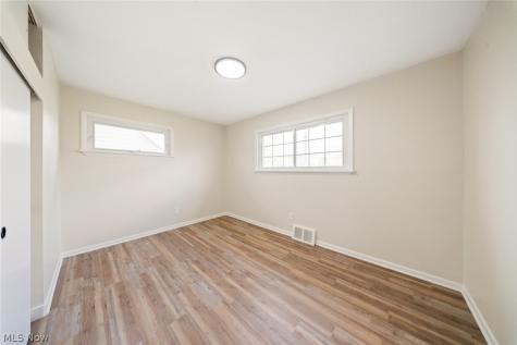5850 Doris Drive Brook Park OH 44142