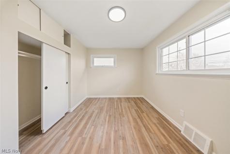 5850 Doris Drive Brook Park OH 44142