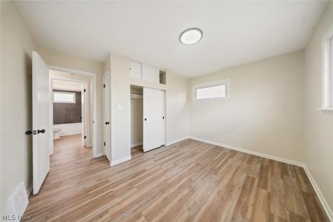 5850 Doris Drive Brook Park OH 44142