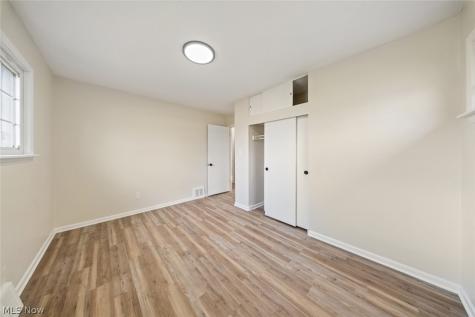 5850 Doris Drive Brook Park OH 44142