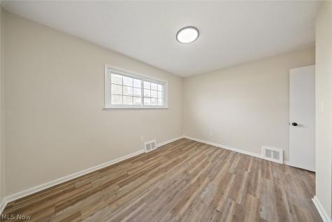 5850 Doris Drive Brook Park OH 44142