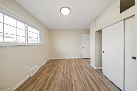 5850 Doris Drive Brook Park OH 44142