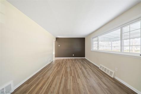 5850 Doris Drive Brook Park OH 44142