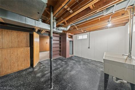 5850 Doris Drive Brook Park OH 44142