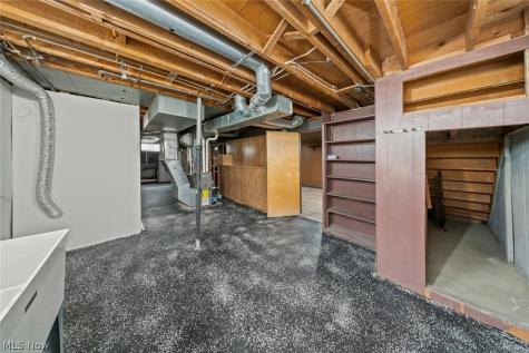 5850 Doris Drive Brook Park OH 44142