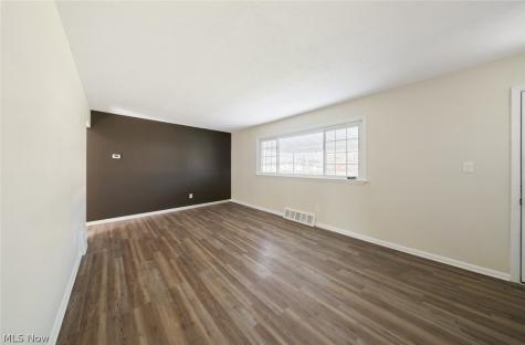 5850 Doris Drive Brook Park OH 44142