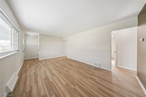 5850 Doris Drive Brook Park OH 44142