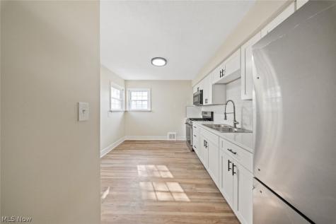 5850 Doris Drive Brook Park OH 44142