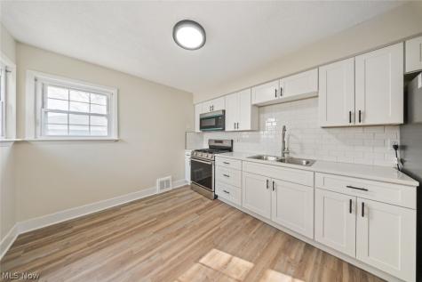 5850 Doris Drive Brook Park OH 44142