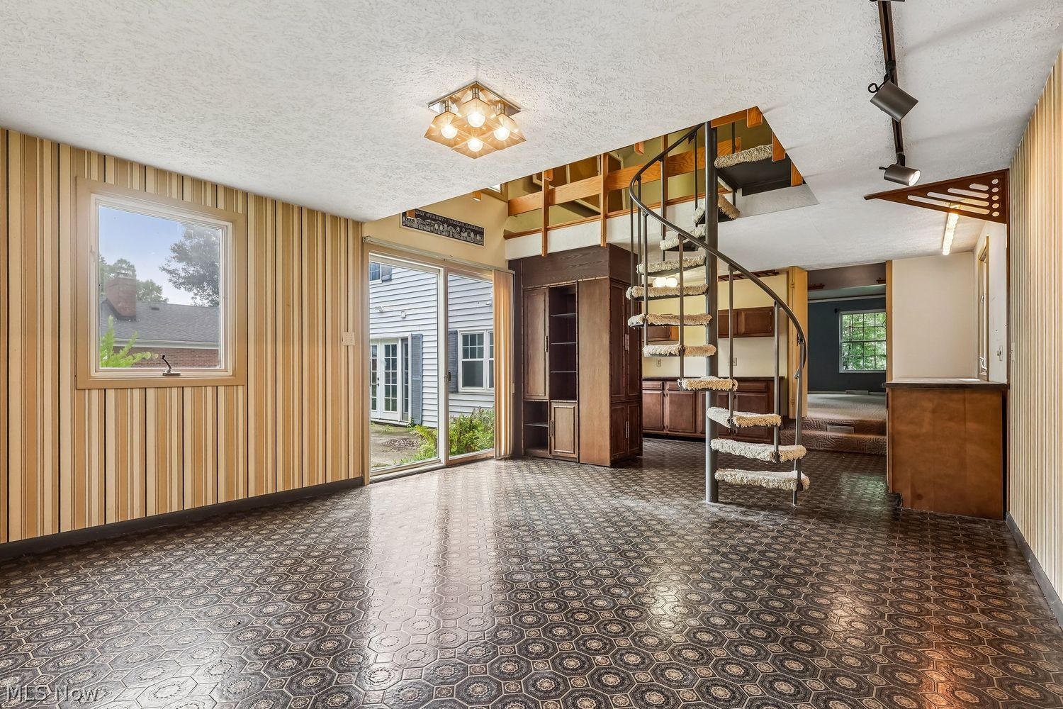 29486 Wolf Road Bay Village OH 44140
