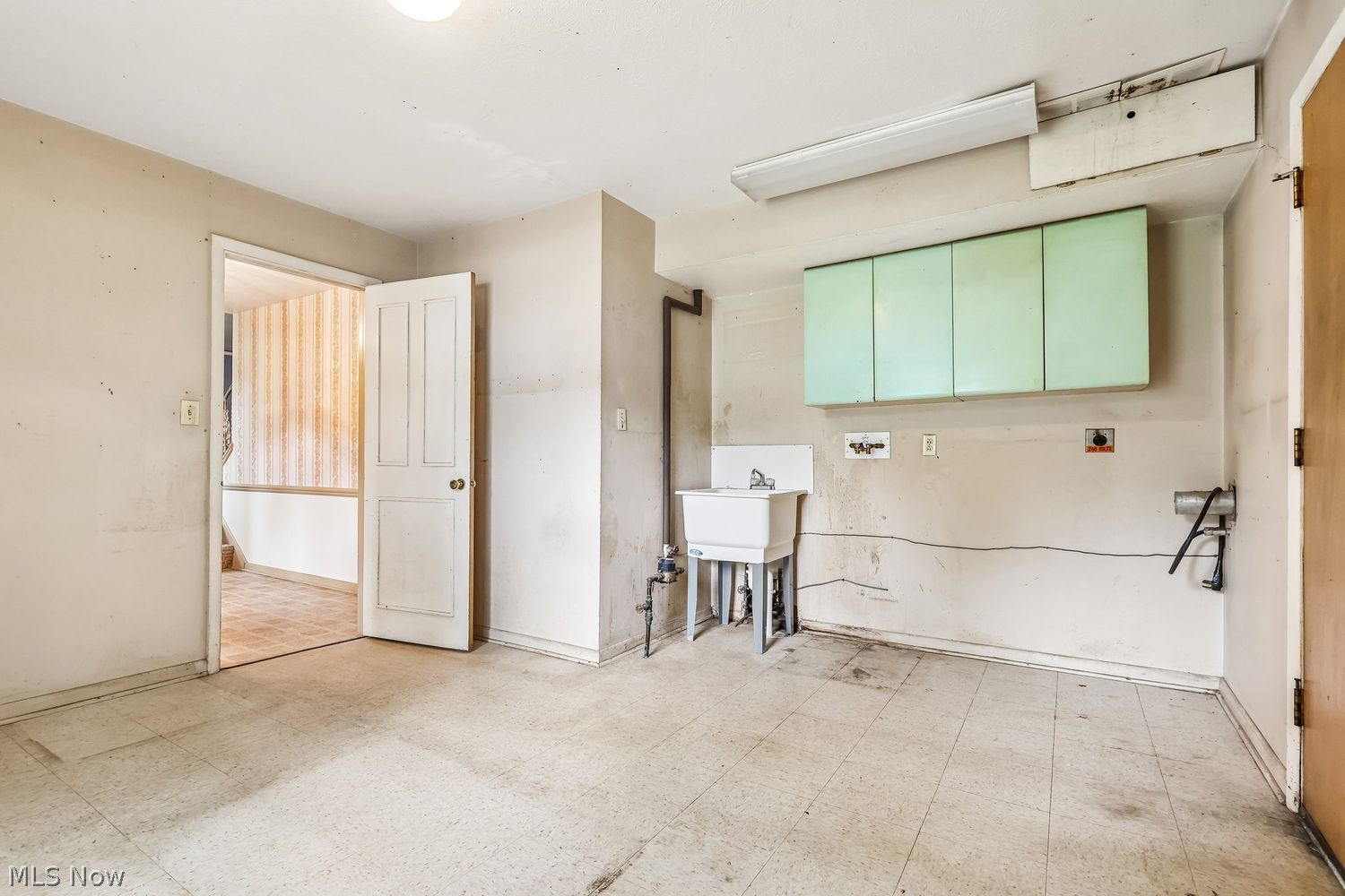 29486 Wolf Road Bay Village OH 44140