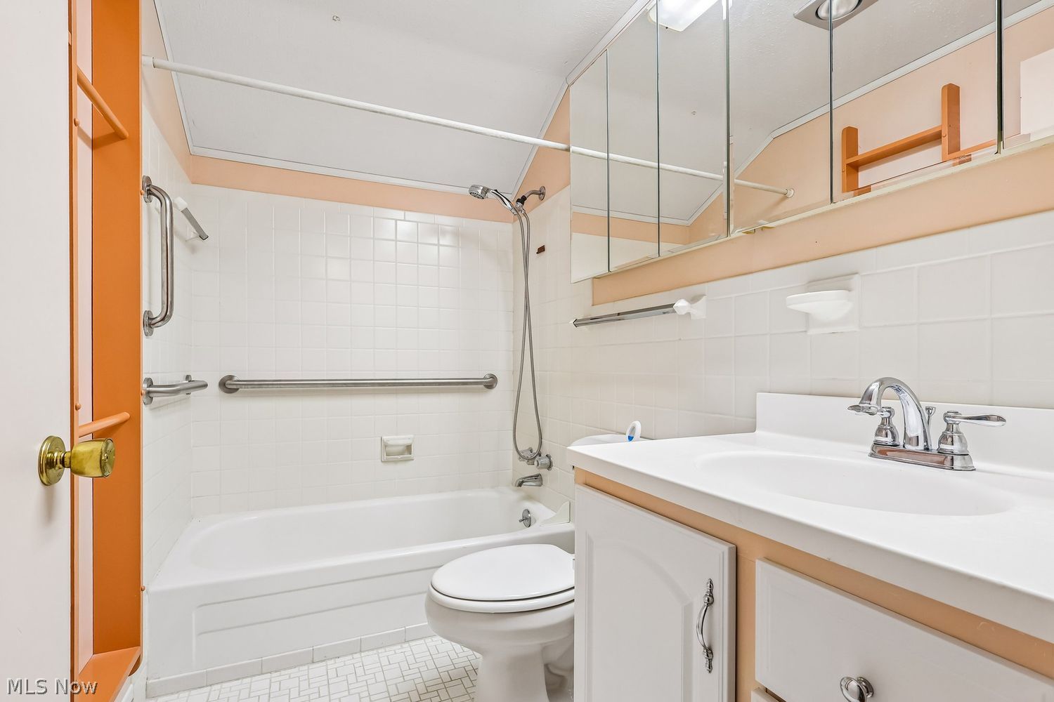 29486 Wolf Road Bay Village OH 44140