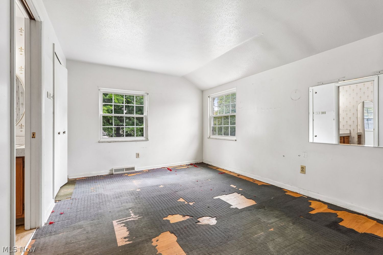 29486 Wolf Road Bay Village OH 44140