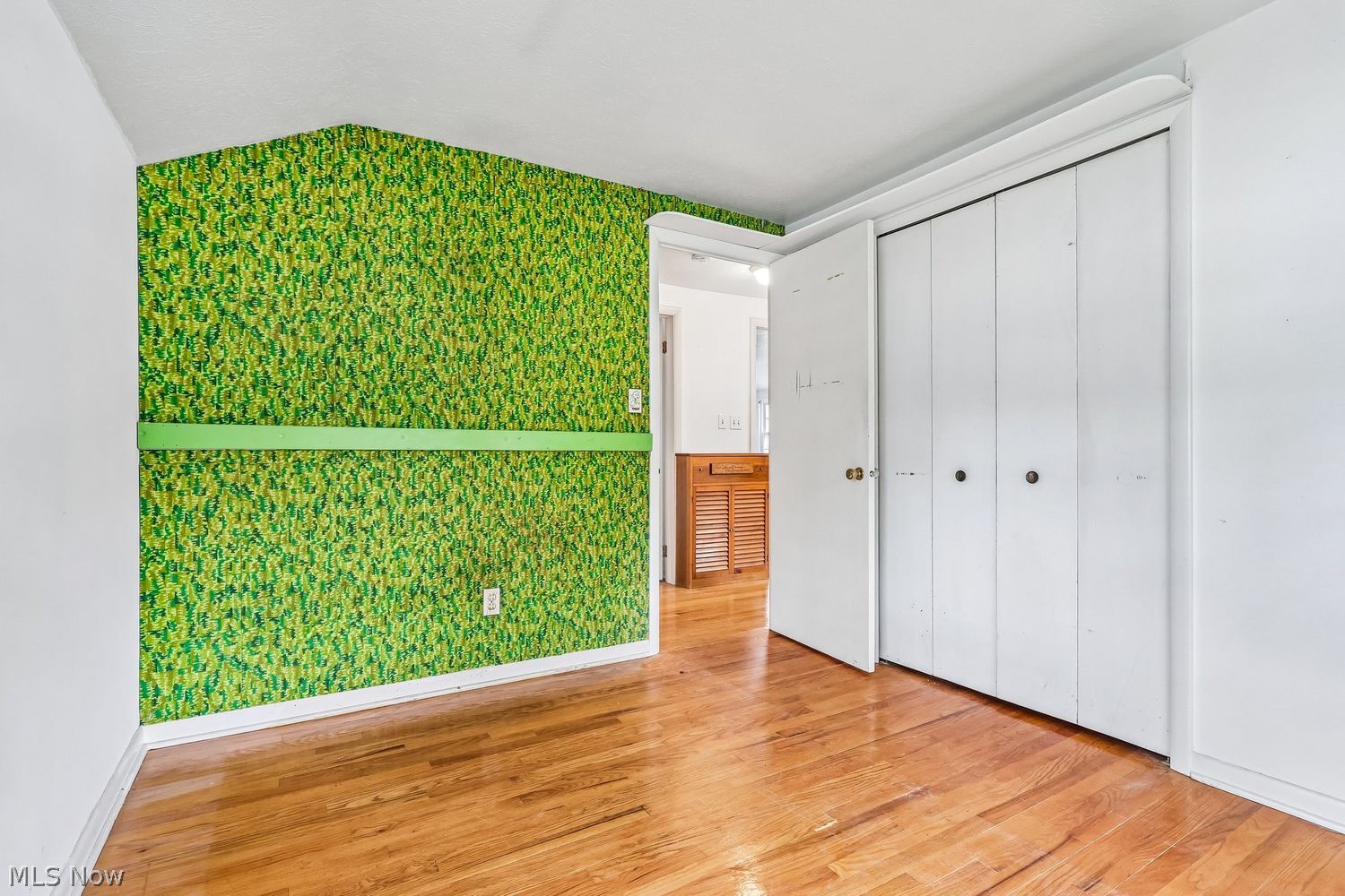 29486 Wolf Road Bay Village OH 44140