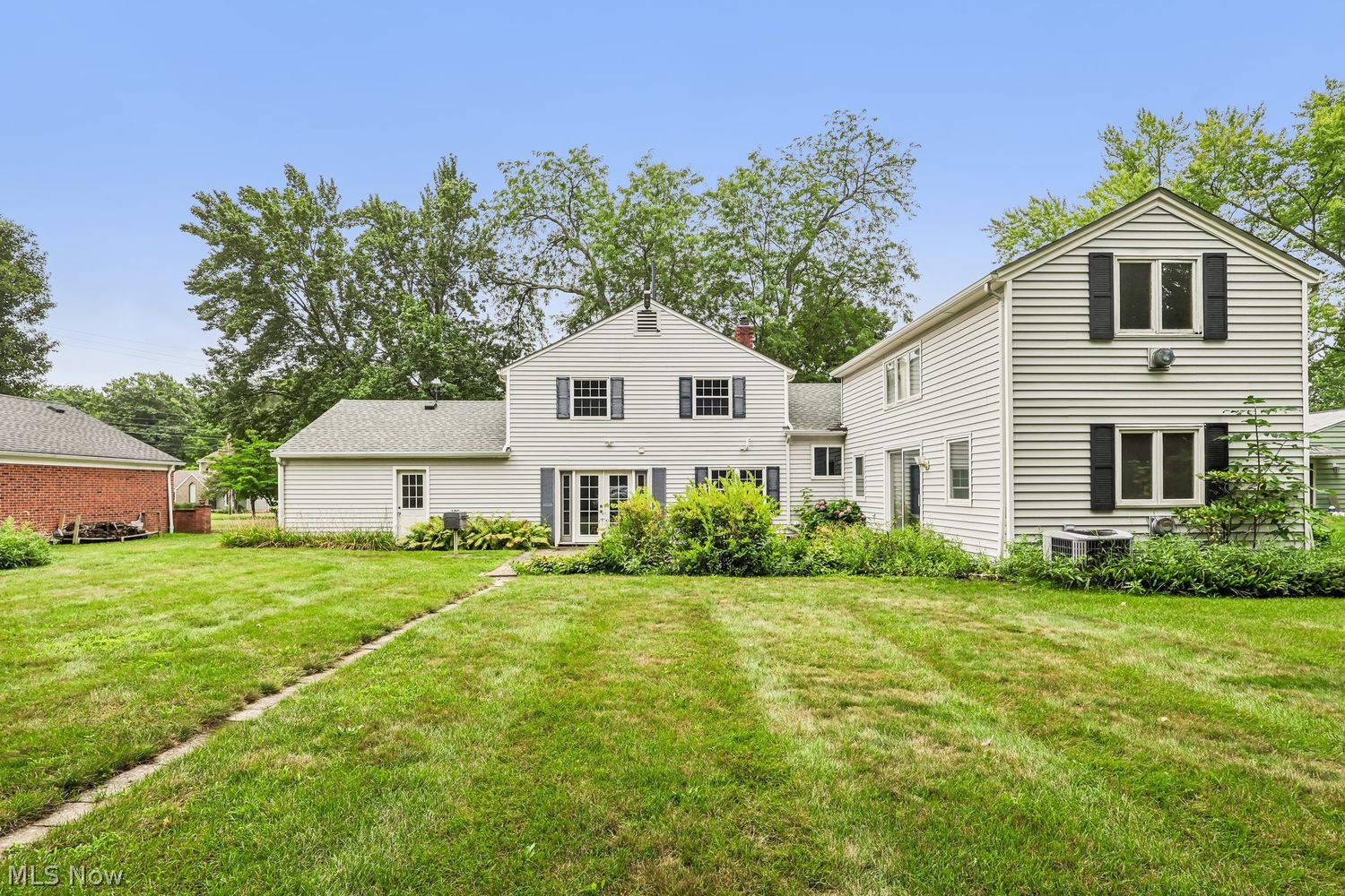 29486 Wolf Road Bay Village OH 44140