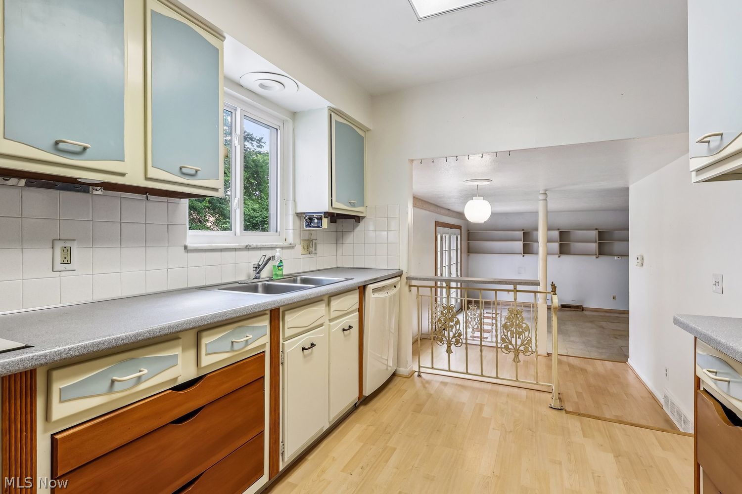 29486 Wolf Road Bay Village OH 44140