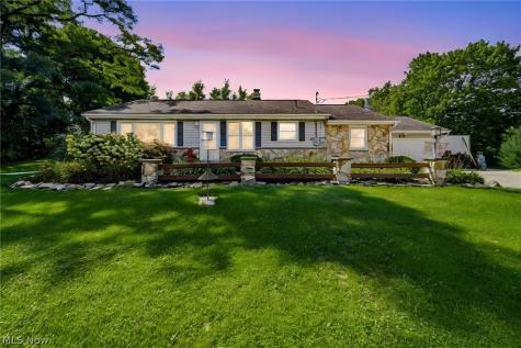 219 W Mennonite Road Aurora OH 44202