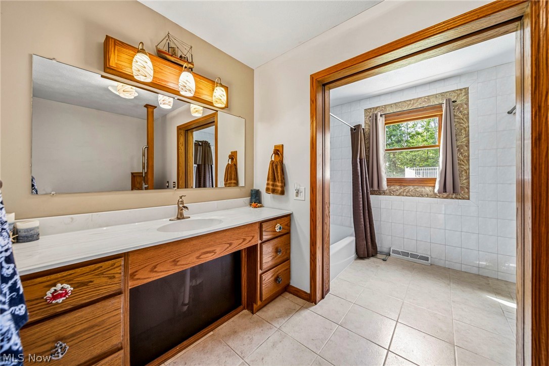 219 W Mennonite Road Aurora OH 44202