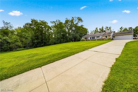 219 W Mennonite Road Aurora OH 44202
