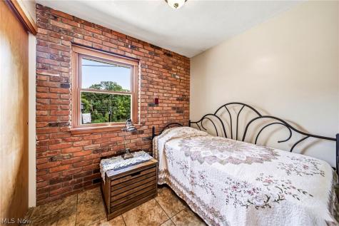 219 W Mennonite Road Aurora OH 44202