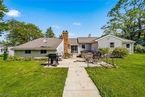 219 W Mennonite Road Aurora OH 44202