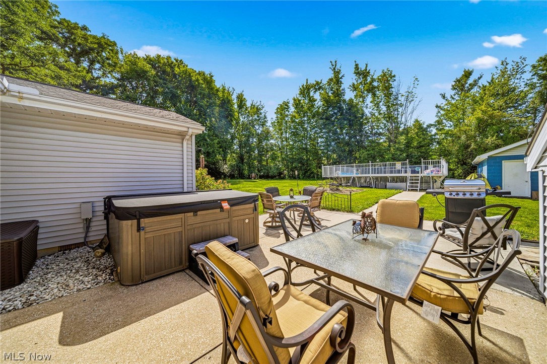 219 W Mennonite Road Aurora OH 44202