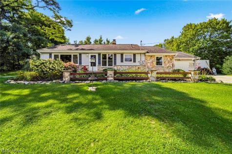219 W Mennonite Road Aurora OH 44202