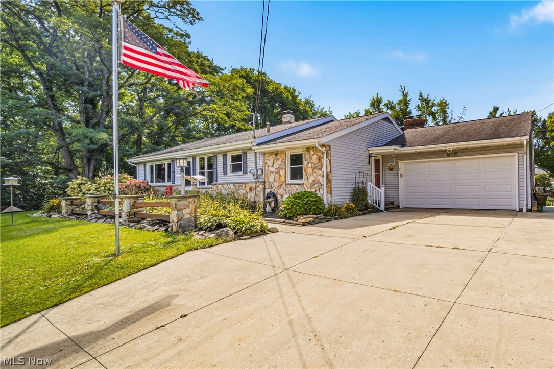 219 W Mennonite Road Aurora OH 44202