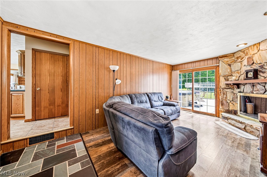219 W Mennonite Road Aurora OH 44202