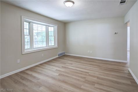 861 Oak Street Elyria OH 44035