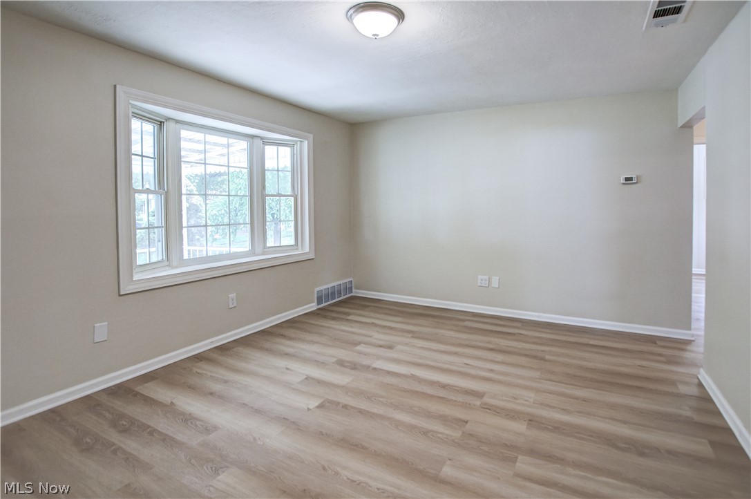 861 Oak Street Elyria OH 44035