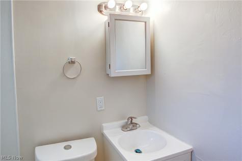 861 Oak Street Elyria OH 44035