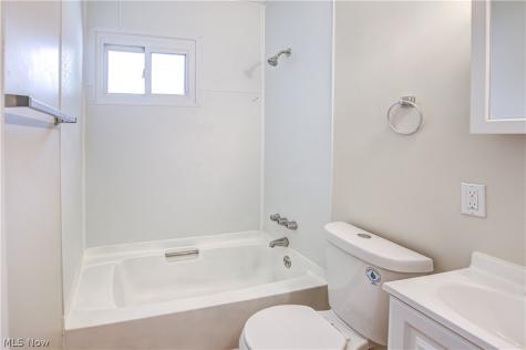 861 Oak Street Elyria OH 44035