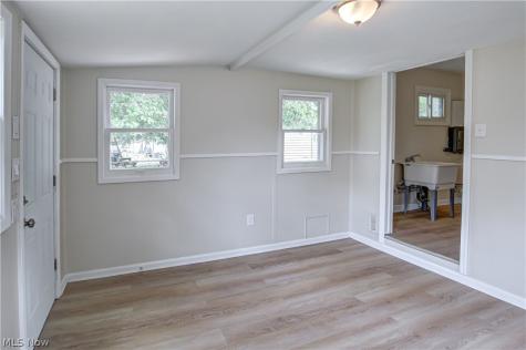 861 Oak Street Elyria OH 44035