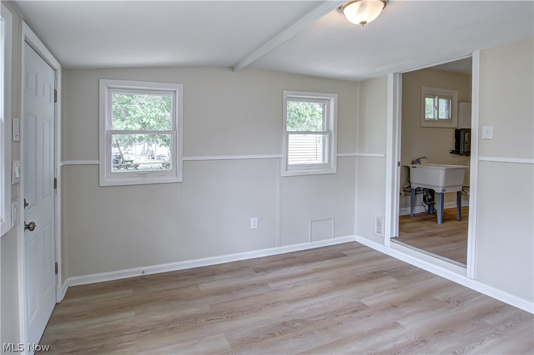 861 Oak Street Elyria OH 44035