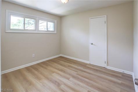 861 Oak Street Elyria OH 44035
