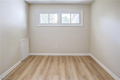 861 Oak Street Elyria OH 44035