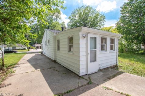 861 Oak Street Elyria OH 44035