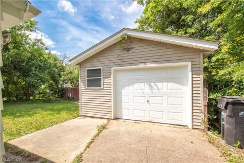 861 Oak Street Elyria OH 44035