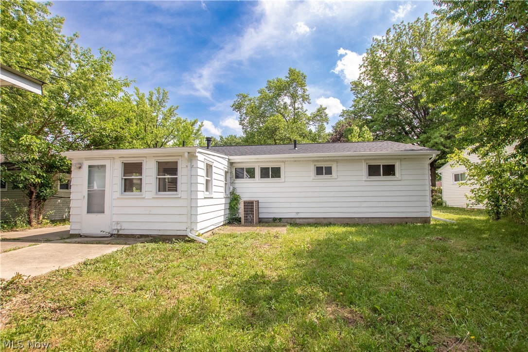 861 Oak Street Elyria OH 44035