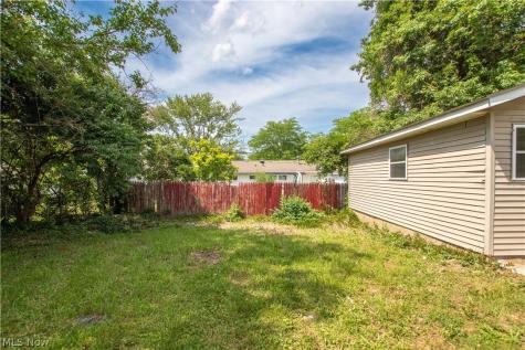 861 Oak Street Elyria OH 44035
