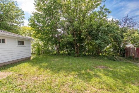 861 Oak Street Elyria OH 44035