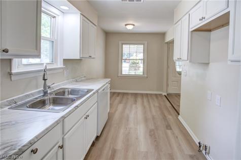 861 Oak Street Elyria OH 44035
