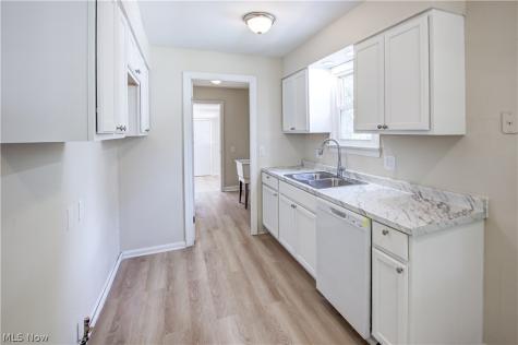 861 Oak Street Elyria OH 44035
