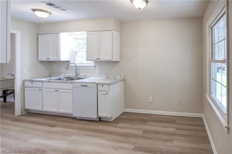 861 Oak Street Elyria OH 44035