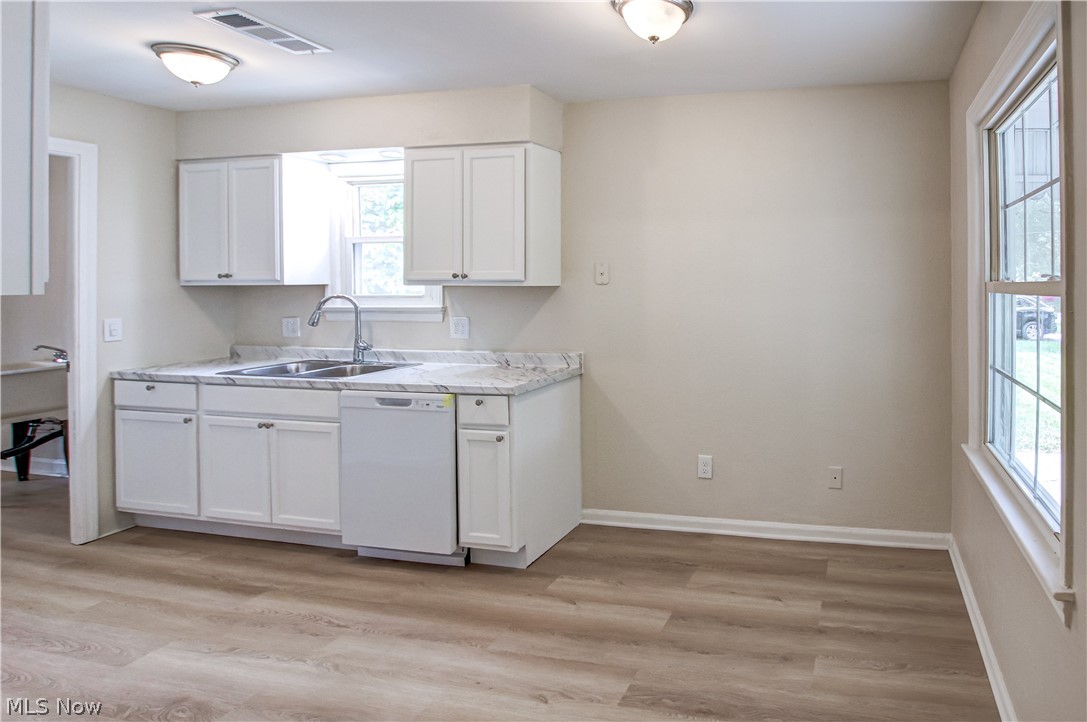 861 Oak Street Elyria OH 44035