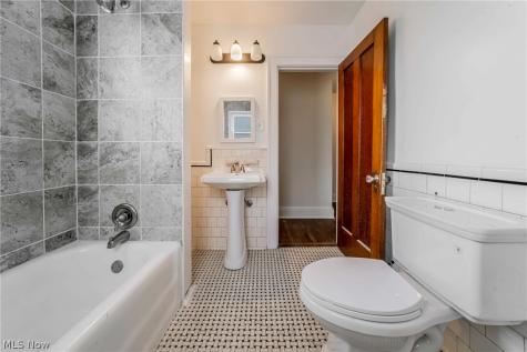 18107 East Park Drive Cleveland OH 44119